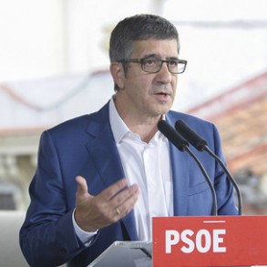 Patxi López: "Rajoy quiere sacarnos de la crisis, para llevarnos a la pobreza" Patxi López: "Rajoy quiere sacarnos de la crisis, para llevarnos a la pobreza"
