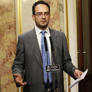 Hernando: El ministro del Interior tendrá que decir si miente él o miente Ro Hernando: El ministro del Interior tendrá que decir si miente él o miente Rodrigo Rato, en relación a la reunión de la vergüenza