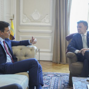 Pedro Sánchez responde a Rajoy que "frente al discurso del miedo" acabará sien Pedro Sánchez responde a Rajoy que "frente al discurso del miedo" acabará siendo mayoritario "el discurso de la esperanza"