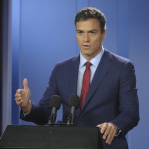 Pedro Sánchez: El señor Rajoy, que tanto habla de España, qué poco la quie Pedro Sánchez: El señor Rajoy, que tanto habla de España, qué poco la quiere y qué mal la defiende