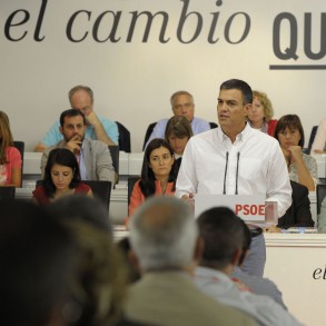 Pedro Sánchez propone un Pacto de Estado que dé "una respuesta conjunta" a la Pedro Sánchez propone un Pacto de Estado que dé "una respuesta conjunta" a la acogida y el asilo de los refugiados