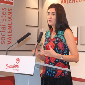 Carmen Montón: Rajoy se hace una foto vacía y utiliza el dolor de las víctima Carmen Montón: Rajoy se hace una foto vacía y utiliza el dolor de las víctimas mientras recorta un 17% el presupuesto para la lucha contra la violencia de género