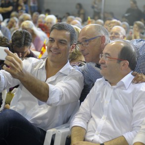 Pedro Sánchez: Si queréis que gane el Estado del bienestar y pierda la corrupc Pedro Sánchez: Si queréis que gane el Estado del bienestar y pierda la corrupción de Rajoy y de Mas, que no han hecho sino corromper a sus partidos, votad a los socialistas
