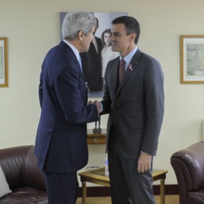Pedro Sánchez se reúne con John Kerry