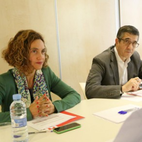 El PSOE se compromete con las ONG a garantizar los derechos sociales en su proye