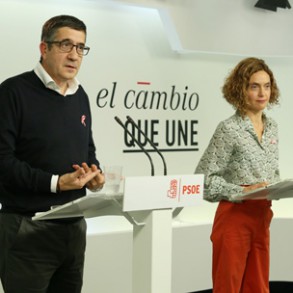 El PSOE aprueba un borrador de programa electoral “reformista”, para “cons