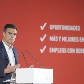 Pedro Sánchez presenta un "plan de choque" para la reinserción formativa de 70