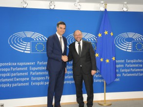 PEDRO SÁNCHEZ apela a la “solidaridad con Francia” en el seno de la UE y ab Pedro Sánchez y Martin Schulz