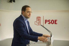 CÉSAR LUENA: “El PSOE va a votar no a Rajoy y al PP porque son inmovilismo, i César Luena en Ferraz