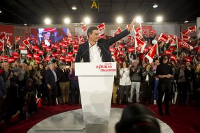 PEDRO SÁNCHEZ: “Rajoy es prisionero de los papeles de Bárcenas y pido el vot Pedro Sánchez en Badajoz