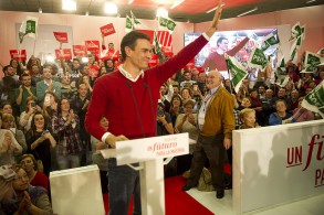 PEDRO SÁNCHEZ: “Para empezar el año con suerte hay que ponerse algo rojo, pu Pedro Sánchez en Granada
