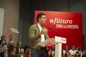 PEDRO SÁNCHEZ: “Rajoy es un problema para la democracia española” y el 20 Pedro Sánchez en el acto de Tomelloso