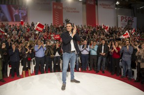 Pedro Sánchez: “Frente al tridente anti PSOE, los socialistas estamos en pie pedro Sánchez en Fuenlabrada