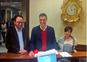 Pedro Sánchez: "Tras cuatro años de destrozos y fracturas de la mayoría absol Pedro Sánchez, Antonio Hernando e Isabel Rodríguez en el registro de la Cámara Baja