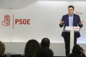 PEDRO SÁNCHEZ emplaza a Iglesias a que “sea valiente” y “participe” en Pedro Sánchez durante la rueda de prensa