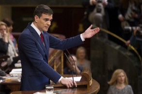 Pedro Sánchez advierte a DiL de que “fuera de la ley no hay nada, solo hay el Pedro Sánchez en el debate de investidura