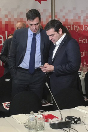 PEDRO SÁNCHEZ pide a Tsipras que traslade a Iglesias la necesidad de que su for Pedro Sánchez y Alexis Tsipras