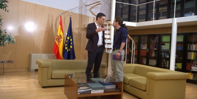 Pedro Sánchez y Pablo Iglesias antes del inicio de la reunión