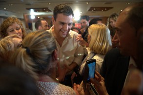 Pedro Sánchez: "Lo que ocurre en Granada es la metáfora de lo que ocurre en Es Pedro Sánchez en Granada 150416
