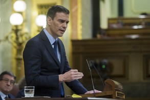 PEDRO SÁNCHEZ acusa a Rajoy de “abandonar a su suerte” a los refugiados y Pedro Sánchez en la tribuna del Congreso