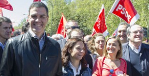 Pedro Sánchez subraya que el PSOE trabaja para que el 26-J haya un cambio que s Pedro Sánchez, en la manifestación del Primero de Mayo en Madrid 010516