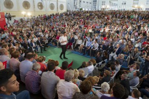 Pedro Sánchez: "Yo sí soy de izquierdas; la izquierda es internacionalista, no Pedro Sánchez en Burjassot 250516
