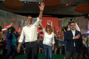 Pedro Sánchez: "Un problema -Rajoy- no se resuelve con otro problema" -Iglesias Pedro Sánchez Zaragoza 190616
