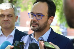Antonio Hernando insta a Rajoy a negociar en los próximos seis días, con las d Antonio Hernando