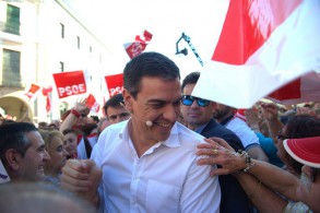 PEDRO SÁNCHEZ: “Sentid nuestra camiseta que es la de la dependencia, la igual Pedro Sánchez llegando a lugar del acto