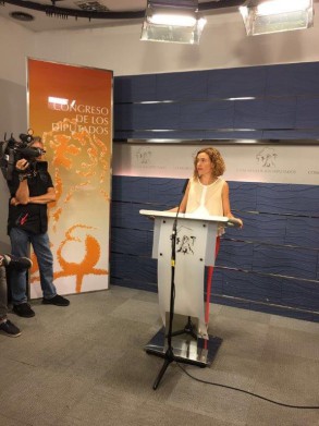 El PSOE registra sus primeras iniciativas parlamentarias, entre ellas una Comisi Batet