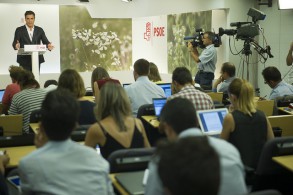 PEDRO SÁNCHEZ anuncia que el PSOE iniciará una ronda de contactos con todas la Pedro Sánchez durante la rueda de prensa posterior a la reunión de la Ejecutiva