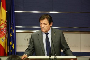 Javier Fernández traslada al Rey la posición que mantendrá el Grupo Parlament Javier Fernández 251016