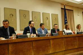 JAVIER FERNÁNDEZ acude a la reunión del Grupo Socialista a “hablar con los d Javier Fernández en la reunión del Grupo