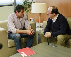 PSOE y PSC acuerdan crear una Comisión que revise la relación entre ambas form Javier Fernández y Miquel Iceta