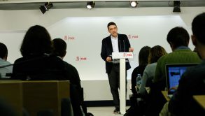 El PSOE aprueba las bases políticas sobre las que se elaborará la Ponencia Mar mario-jimenez-durante-la-rueda-de-prensa