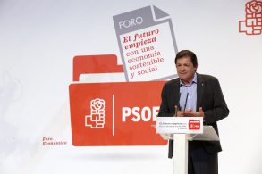 Javier Fernández: " El Estado del bienestar es el rompeolas de la crisis, el pa Javier Fernández 250217