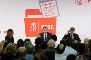 ZAPATERO: "La socialdemocracia debe construir el quinto pilar del Estado del Bie zapatero-y-sach 140317