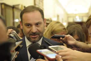 Ábalos lamenta que Podemos no se haya dado cuenta de que “la verdadera” moc José Luis Ábalos Congreso 130617