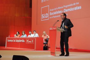 Representantes de numerosos sectores de la sociedad española acuden al 39 Congr pittella-ante-los-delegados-al-39-congreso