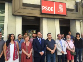 Miembros de la dirección del PSOE y trabajadores de Ferraz guardan un minuto de Minuto de silencio en homenaje a Miguel Ángel Blanco