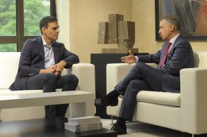 Pedro Sánchez pide a Urkullu que “acompañe” al PSOE “en la demanda justi Pedro Sánchez e Iñigo Urkullu