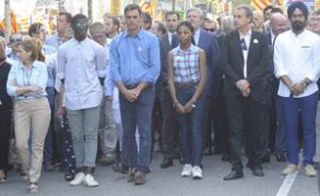Pedro Sánchez: "Los socialistas estaremos siempre en la defensa de la paz, la l Pedro Sánchez y José Luis Rodríguez Zapatero, en la manifestación