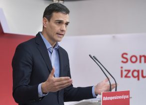 Pedro Sánchez: "Sin salarios dignos no va a haber pensiones dignas" Pedro Sánchez durante la rueda de prensa