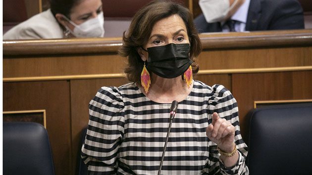 Carmen Calvo responde durante la sesión de control al Gobierno
