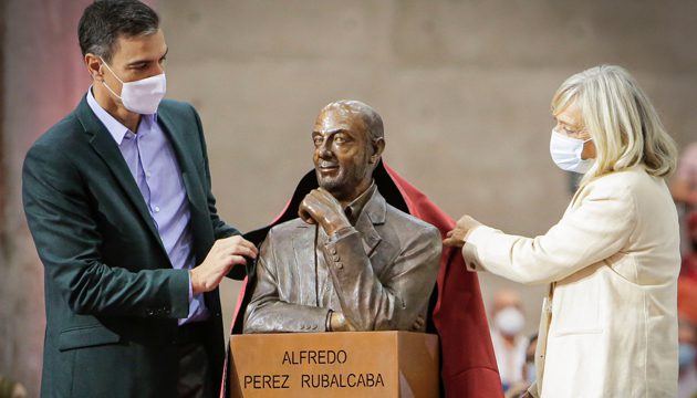 El 40 Congreso homenajea a Alfredo Pérez Rubalcaba Busto Alfredo Pérez Rubalcaba