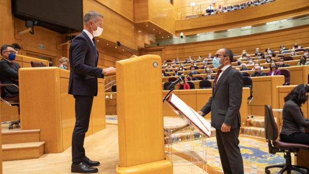 Luis Alfonso Rey acata la Constitución en el Pleno del Senado